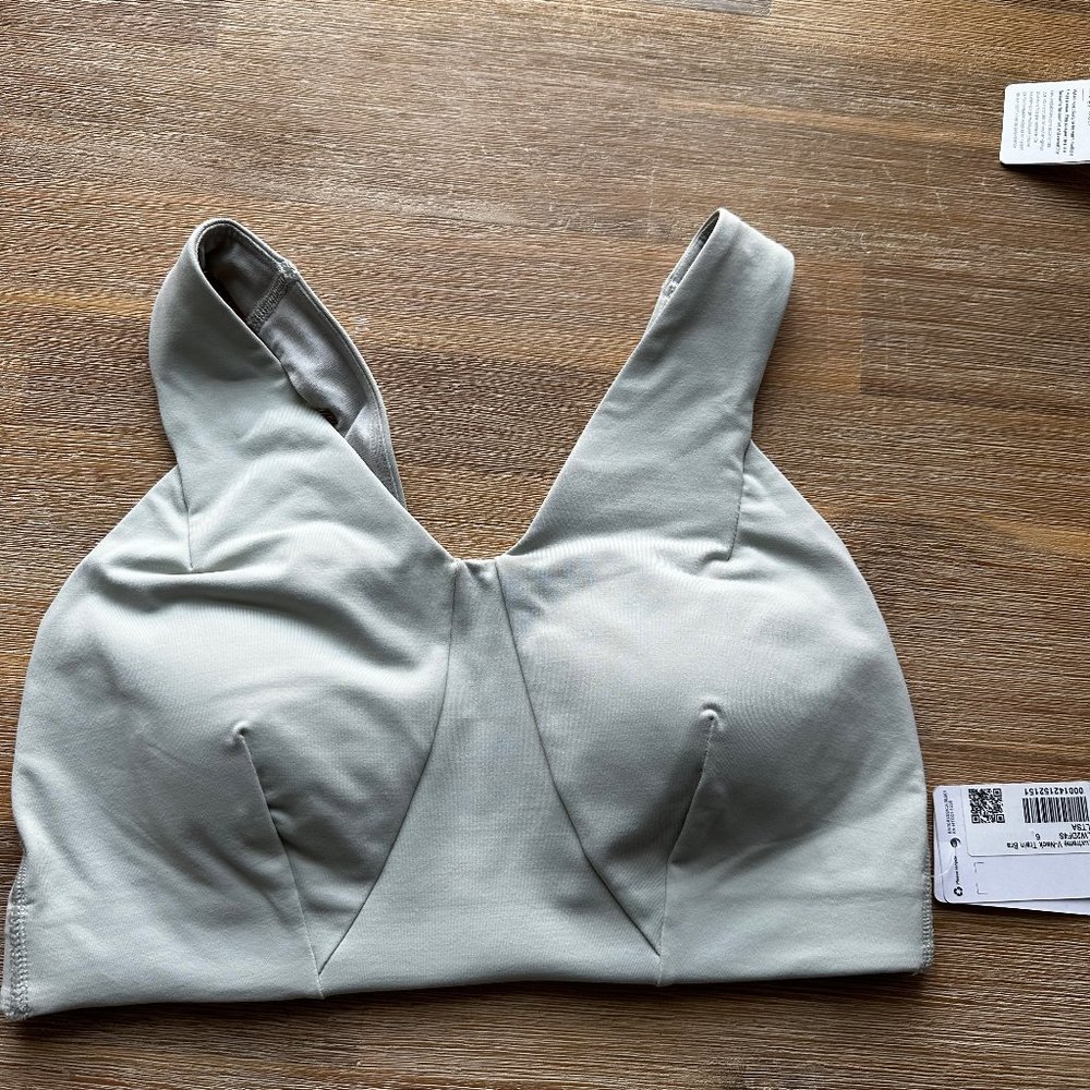 NWT Lululemon Luxtreme V-Neck Train Bra Medium Support
